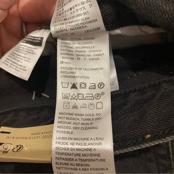 Levi’s 501 Cutoffs- Black- W33 - Picture 11 of 11